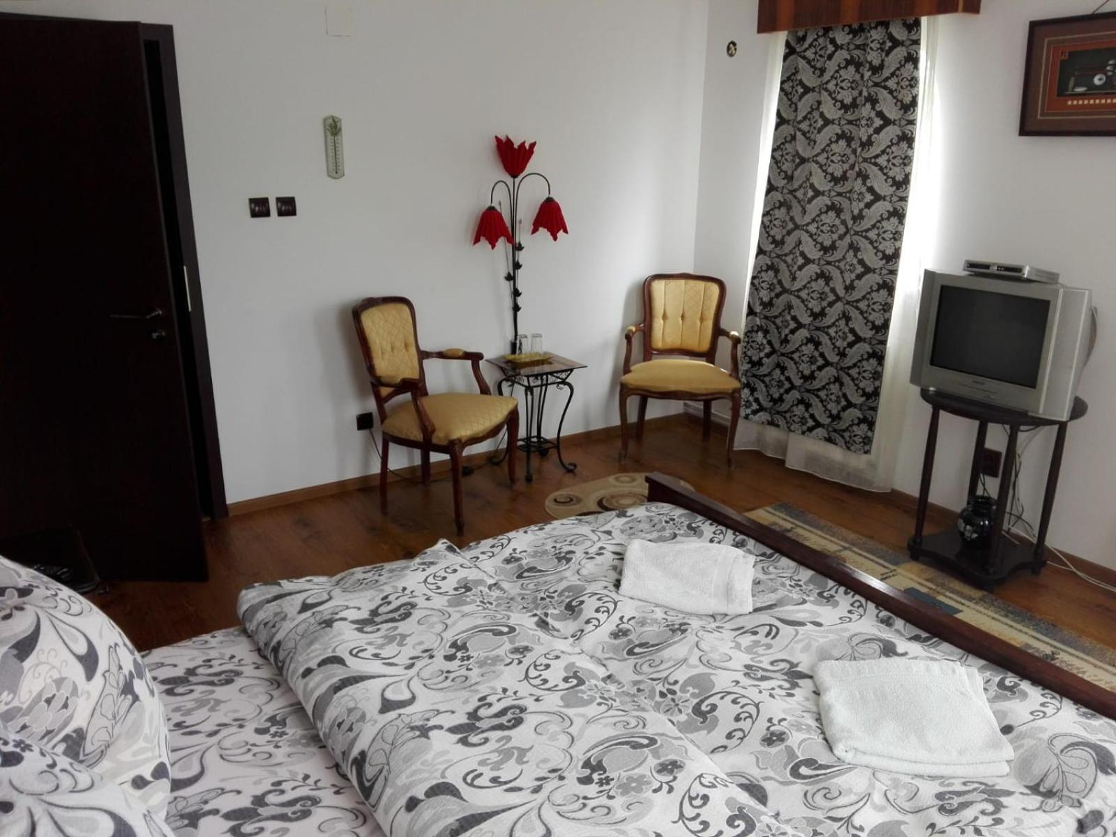 Vila Madudu Vălenii de Munte Exterior foto